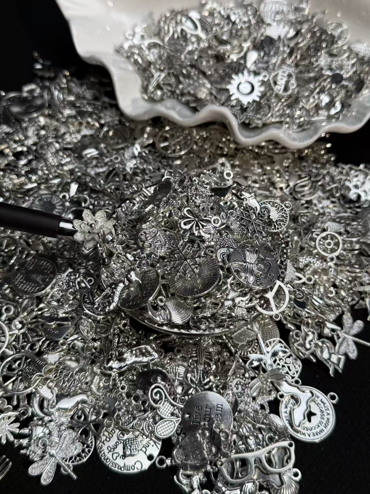 Charming charms scoops - charms mix 1 scoop （around 100-150 charms）